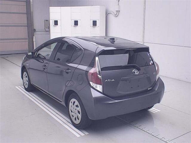 Toyota AQUA 2016 7593536-1