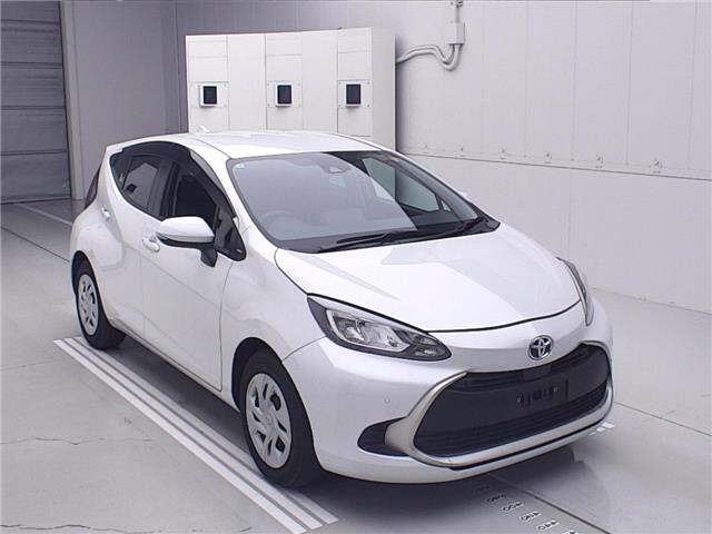 Toyota AQUA 2025 7593540-0
