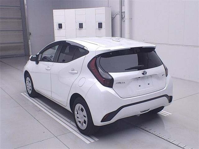 Toyota AQUA 2025 7593540-1