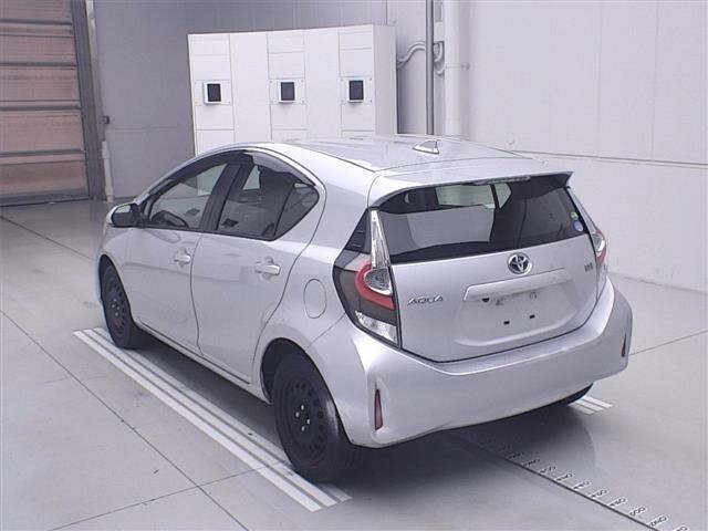 Toyota AQUA 2021 7593546-1