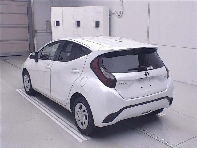 Toyota AQUA 2023 7593547-1