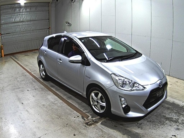 Toyota AQUA 2016 7593565-0