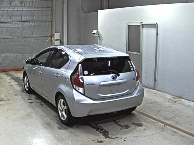 Toyota AQUA 2016 7593565-1