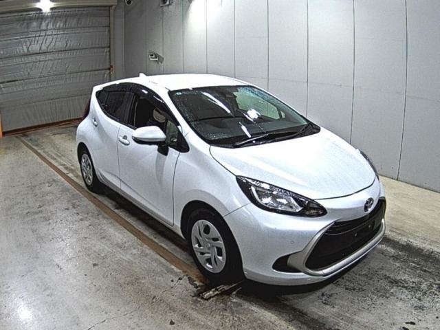 Toyota AQUA 2021 7593566-0