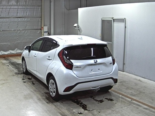 Toyota AQUA 2021 7593566-1