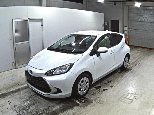 Toyota AQUA 2021 7593566-4