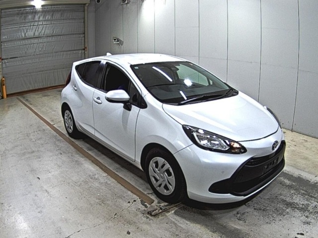 Toyota AQUA 2022 7593593-0