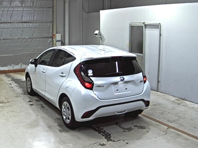Toyota AQUA 2022 7593593-1