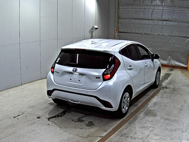Toyota AQUA 2022 7593593-5