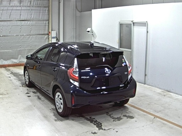Toyota AQUA 2017 7593605-1