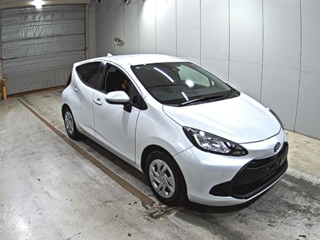 Toyota AQUA 2023 7593606-0