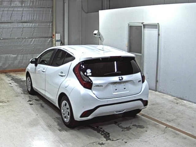 Toyota AQUA 2023 7593606-1