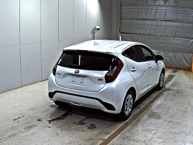Toyota AQUA 2023 7593606-5