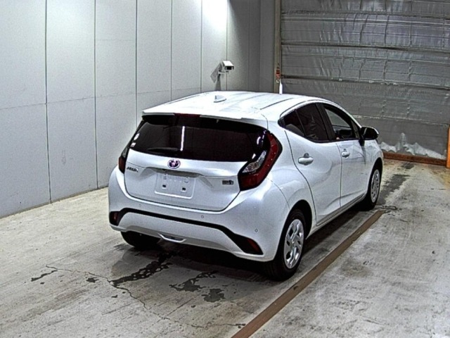 Toyota AQUA 2023 7593607-5