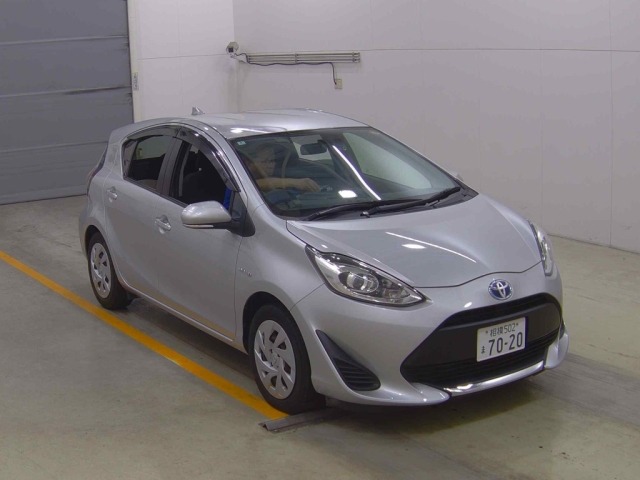 Toyota AQUA 2020 7593616-0