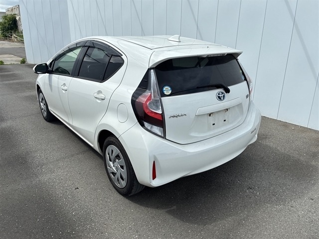 Toyota AQUA 2021 7593684-1