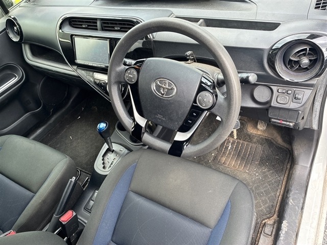 Toyota AQUA 2021 7593684-3