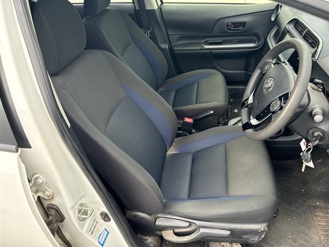 Toyota AQUA 2021 7593684-5