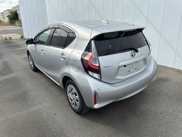 Toyota AQUA 2021 7593691-1