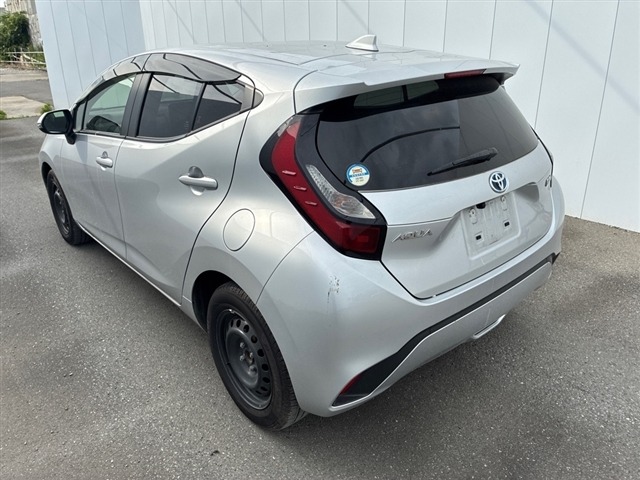 Toyota AQUA 2022 7593692-1