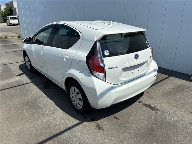 Toyota AQUA 2017 7593693-1