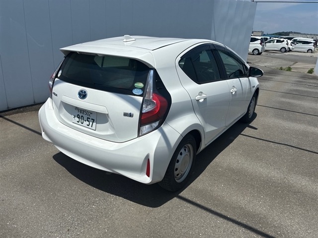 Toyota AQUA 2018 7593694-8