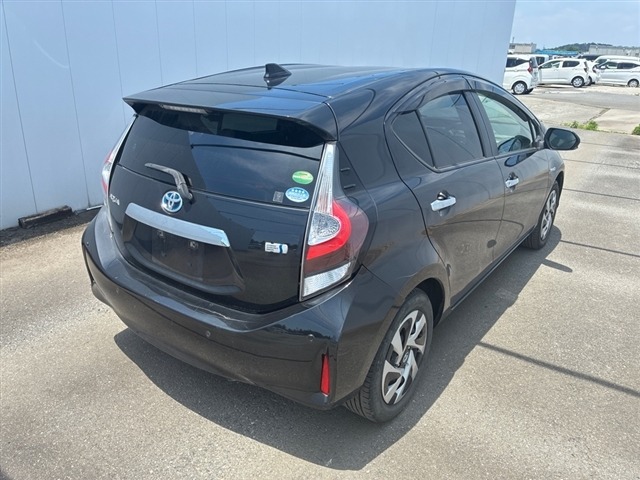 Toyota AQUA 2020 7593710-8