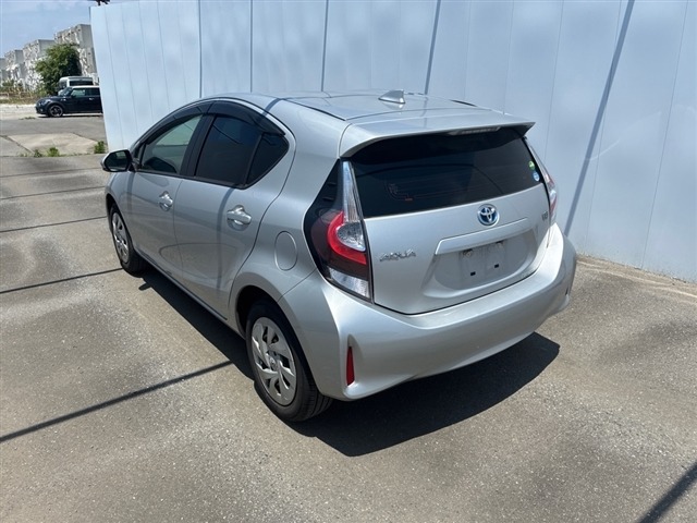 Toyota AQUA 2021 7593720-1