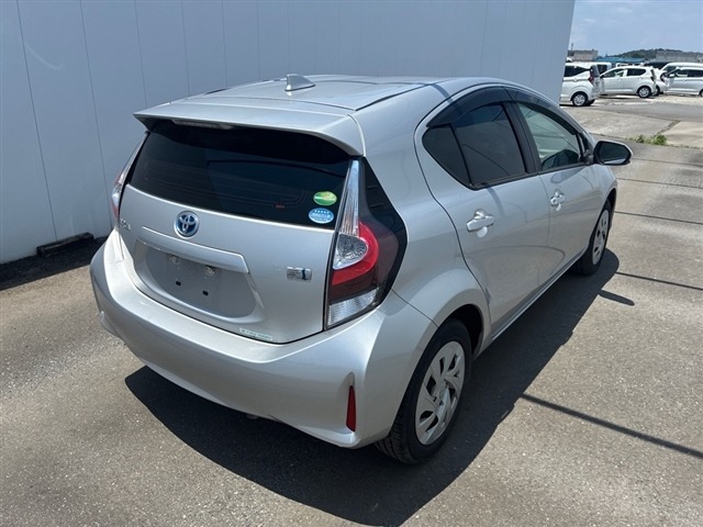Toyota AQUA 2021 7593720-8