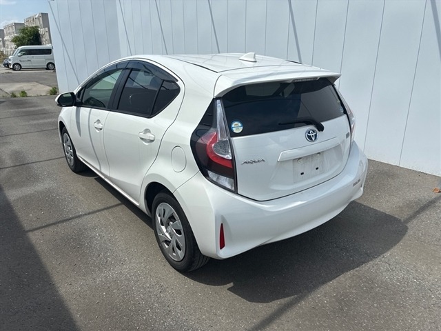 Toyota AQUA 2021 7593721-1