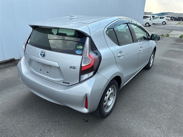 Toyota AQUA 2021 7593722-8