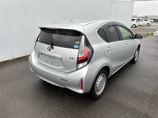 Toyota AQUA 2021 7593723-8