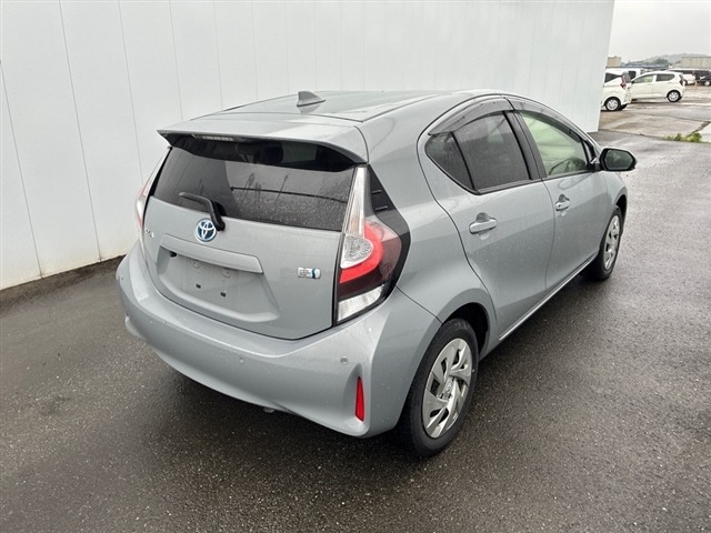 Toyota AQUA 2021 7593730-8