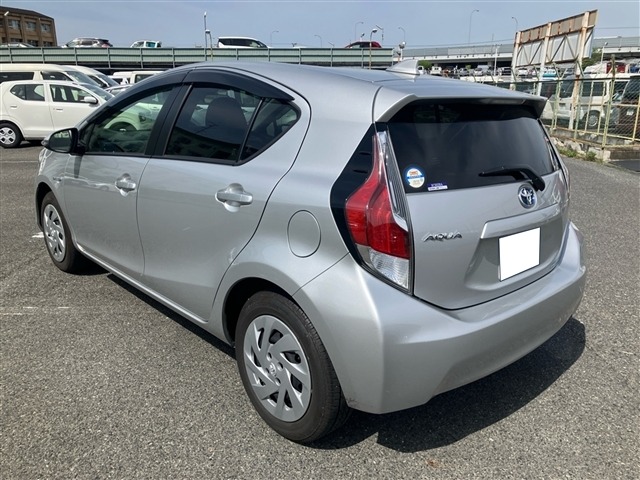 Toyota AQUA 2017 7593732-1