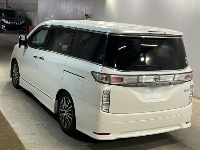 Nissan ELGRAND 2017 7594483-1