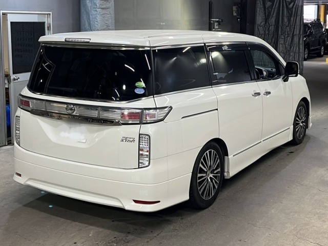 Nissan ELGRAND 2017 7594483-5