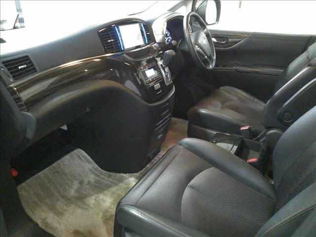 Nissan ELGRAND 2020 7594484-3