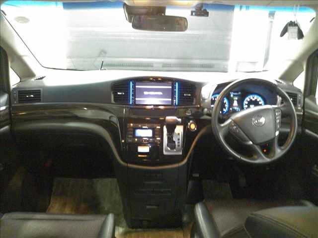 Nissan ELGRAND 2020 7594484-5