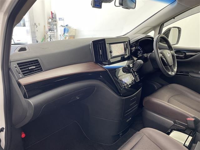 Nissan ELGRAND 2021 7594498-9