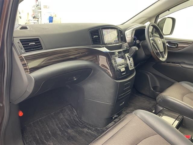 Nissan ELGRAND 2017 7594505-11