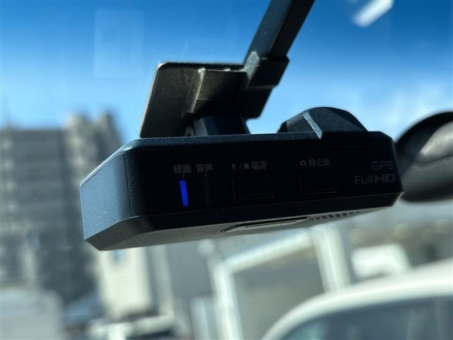Nissan ELGRAND 2017 7594506-1