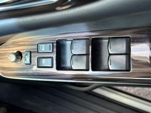 Nissan ELGRAND 2017 7594506-4