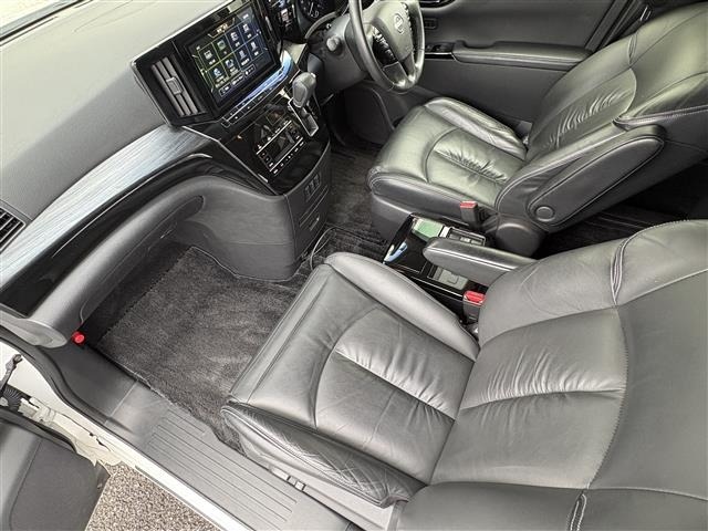Nissan ELGRAND 2023 7594507-5