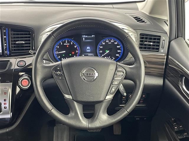 Nissan ELGRAND 2019 7594508-1