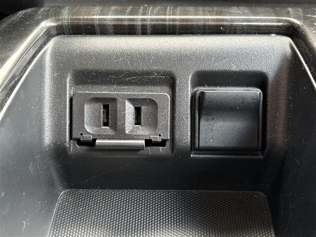 Nissan ELGRAND 2016 7594515-22