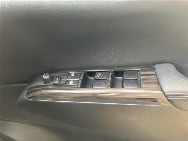 Nissan ELGRAND 2019 7594520-17