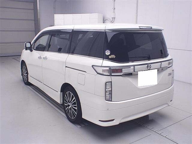 Nissan ELGRAND 2018 7594528-1
