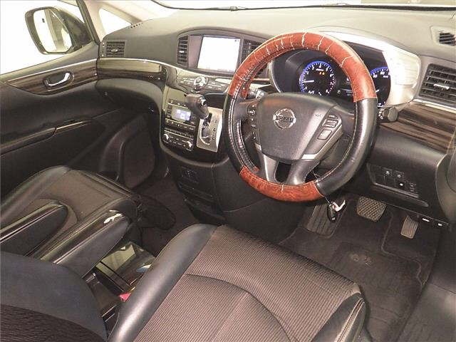 Nissan ELGRAND 2018 7594528-3