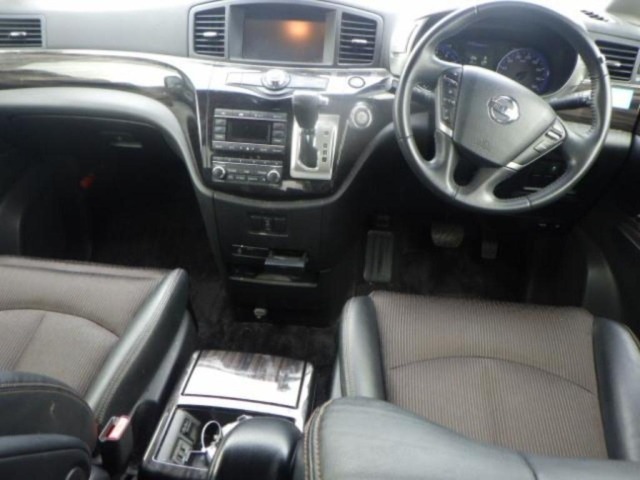 Nissan ELGRAND 2016 7594553-3