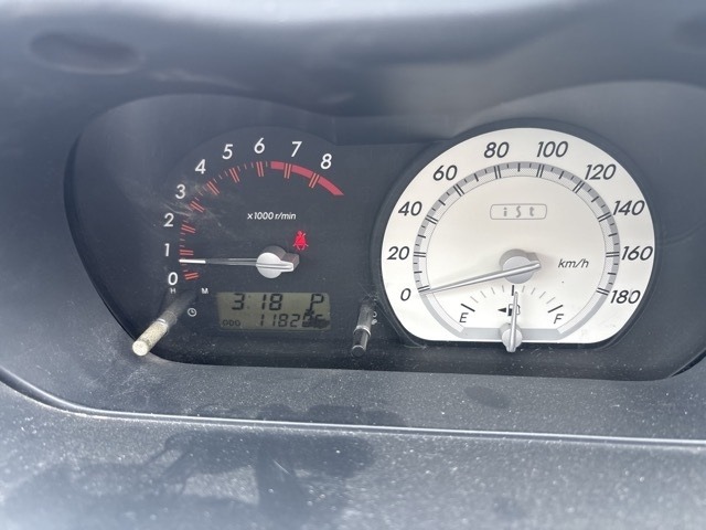 Toyota IST 2003 7591001-14